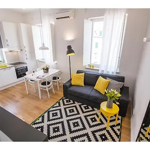 Apartment Furioso, Split